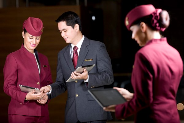 concierge-staff-at-doha-international-airport-using-the-custom-built-ipad-exclusively-for-qatar-airways-passengers